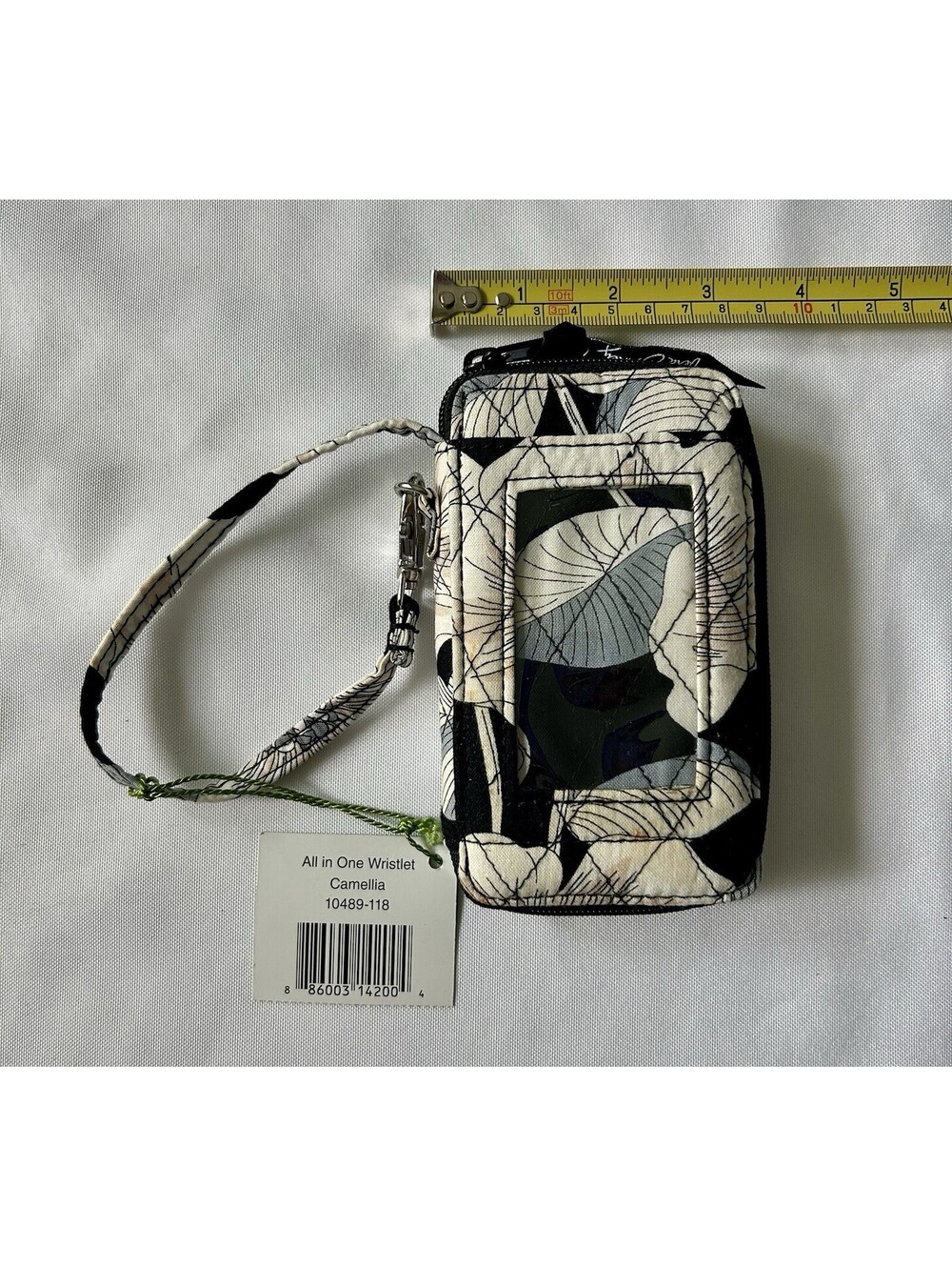 Vera Bradley NWT Wristlet Camellia Pattern